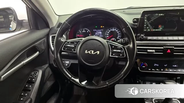 Kia Seltos 2022 Белый из Кореи, фото 6