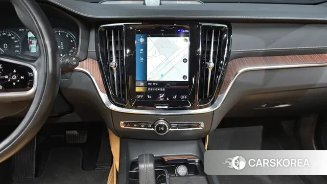 Volvo V60 Cross-Country 2nd Generation 2021 Белый из Кореи, фото 6