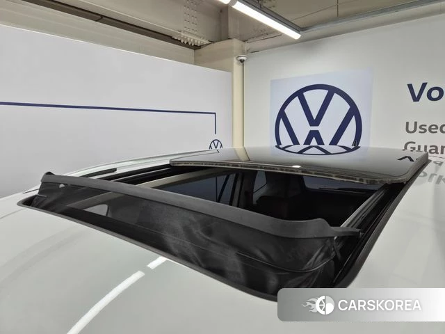 Volkswagen Tiguan Allspace 2024 Белый из Кореи, фото 6