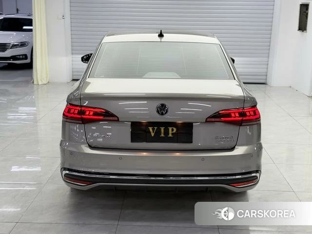 Volkswagen Bora 2023 Шампань из Китая, фото 6