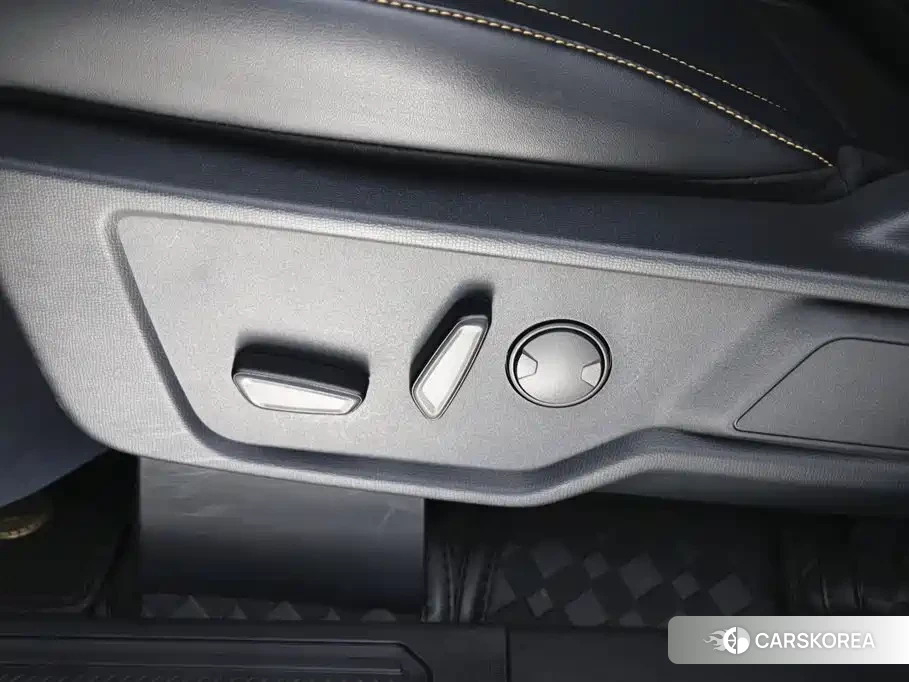 Ford Mustang 2024 Silver/gray из Китая, фото 6