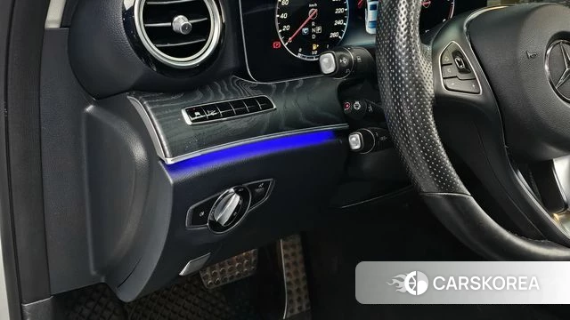 Mercedes-Benz E-Class W213 2018 Белый из Кореи, фото 6