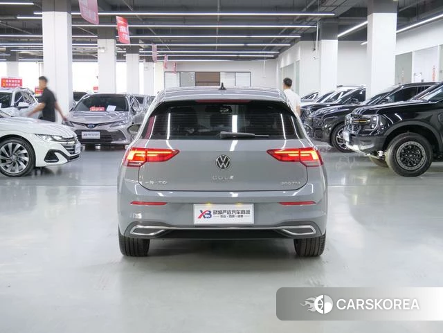 Volkswagen Golf 2023 Серебристо-серый из Китая, фото 6