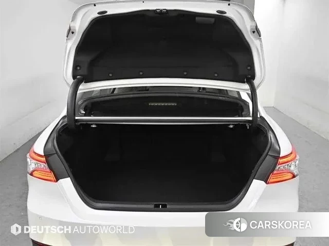 Toyota Camry (XV70) 2019 Белый из Кореи, фото 6