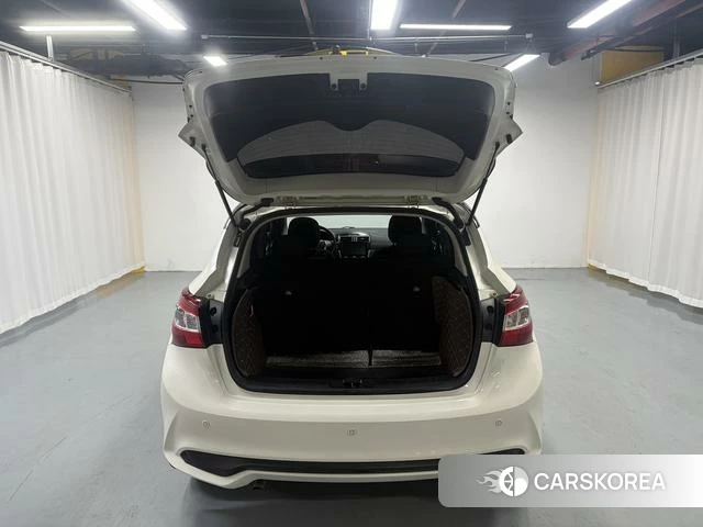 Nissan TIIDA 2021 Белый из Китая, фото 6