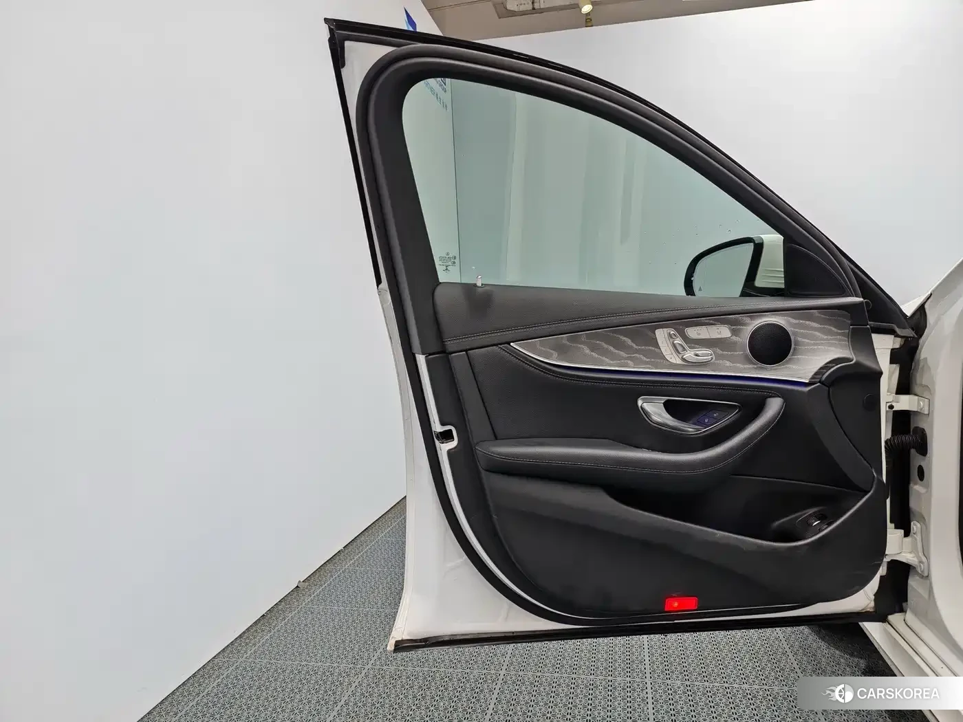 Mercedes-Benz E-Class 2022 Белый из Китая, фото 6