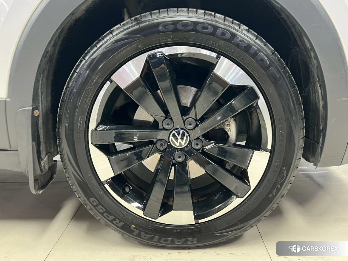 Volkswagen Exploring the shadow 2021 Серебристо-серый из Китая, фото 6