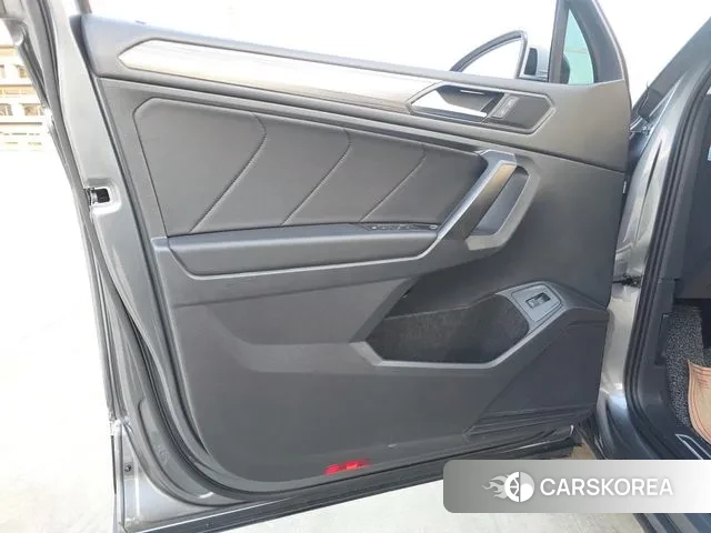 Volkswagen Tiguan Allspace 2023 Серый из Кореи, фото 6