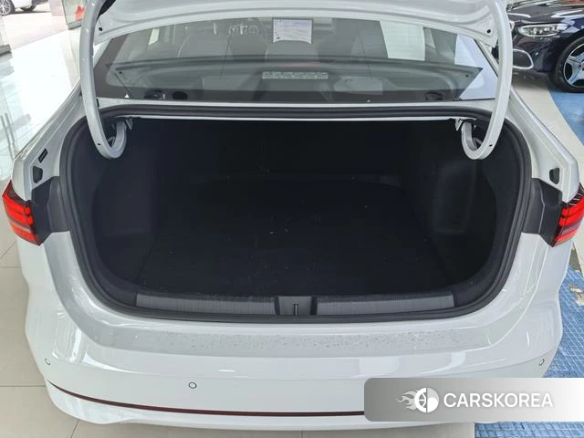 Volkswagen Lavida 2025 Белый из Китая, фото 6