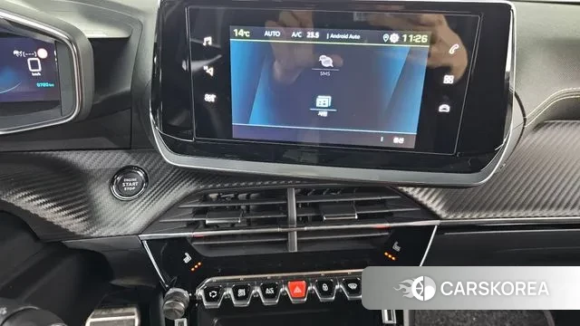 Peugeot e-2008 second generation 2023 Белый двухцветный из Кореи, фото 6