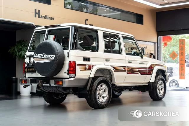 Toyota Land Cruiser 70 Series 2024 Белый из Китая, фото 6