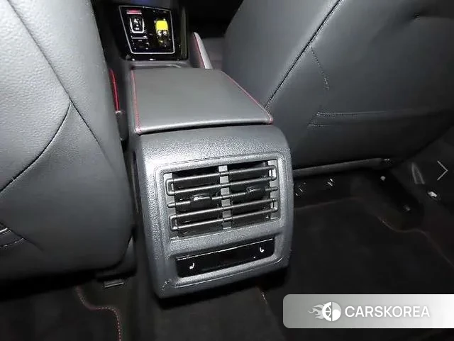 Volkswagen Golf 8th Generation 2023 Белый из Кореи, фото 6