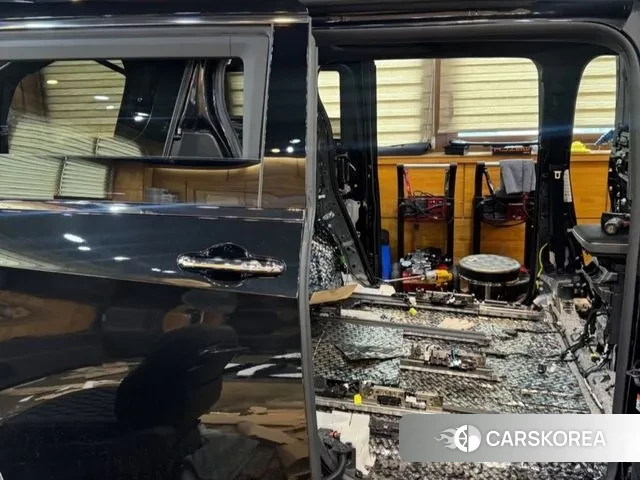 Lexus LM Second Generation 2024 Черный из Кореи, фото 6