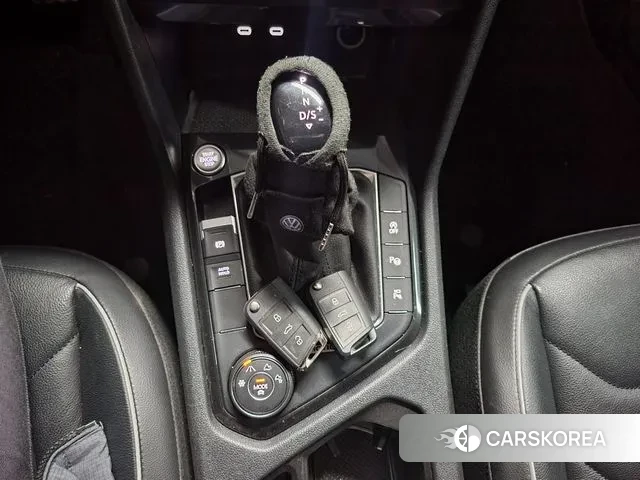 Volkswagen Tiguan second Generation 2023 Белый из Кореи, фото 6