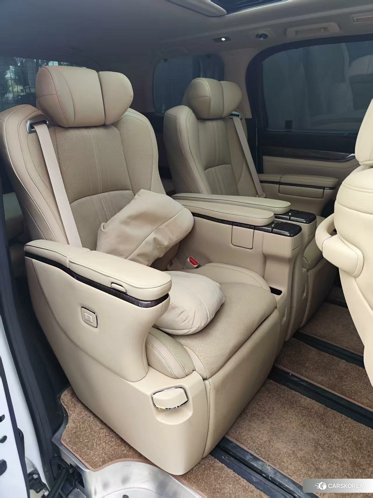 Toyota Elfa 2023 Белый из Китая, фото 6