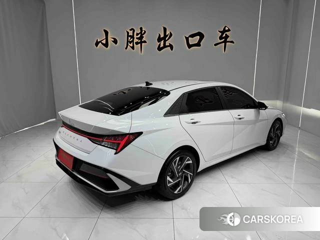 Hyundai Elantra 2023 Белый из Китая, фото 6