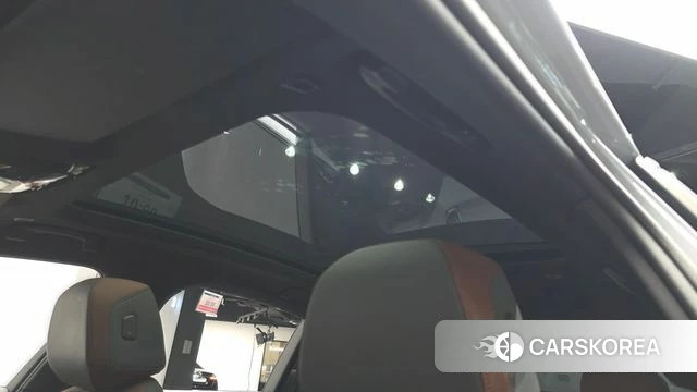 BMW 5 Series (G60) 2024 Серебристо-серый из Кореи, фото 6