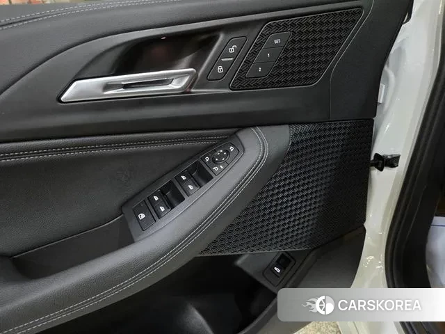 BMW 2 Series Active Tourer (U06) 2023 Белый из Кореи, фото 6