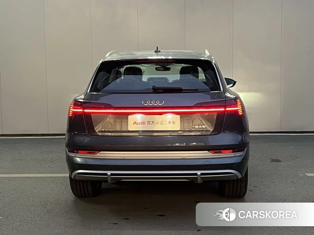 Audi e-tron 2026 Темно-серый из Китая, фото 6
