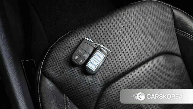 Jeep Compass 2nd Generation 2022 Черный из Кореи, фото 6