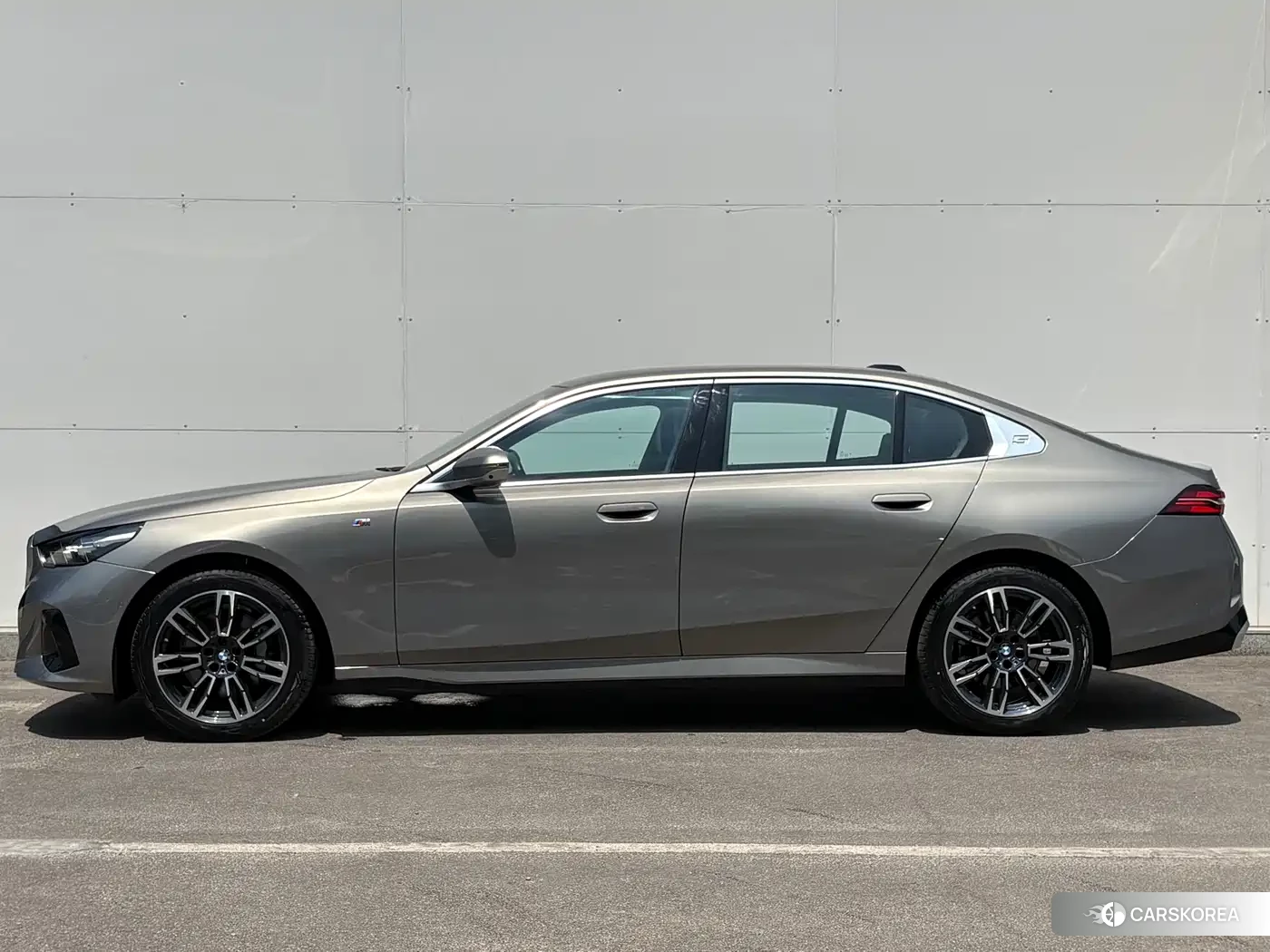 BMW 5 series 2025 Silver/gray из Китая, фото 6