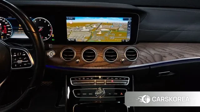 Mercedes-Benz E-Class W213 2018 Белый из Кореи, фото 6