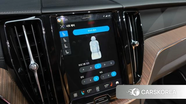 Volvo XC60 second Generation 2023 Белый из Кореи, фото 6
