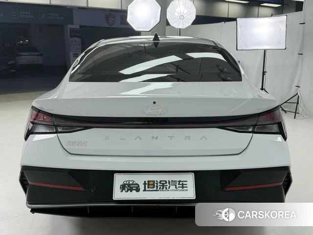 Hyundai Elantra 2023 Белый из Китая, фото 6
