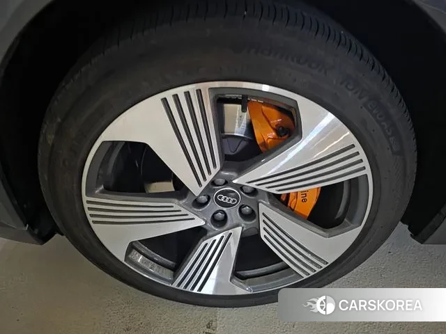 Audi e-Tron 2021 Серый из Кореи, фото 6