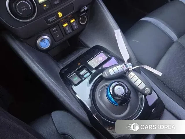 Nissan Leaf (ZE1) 2019 Белый из Кореи, фото 6