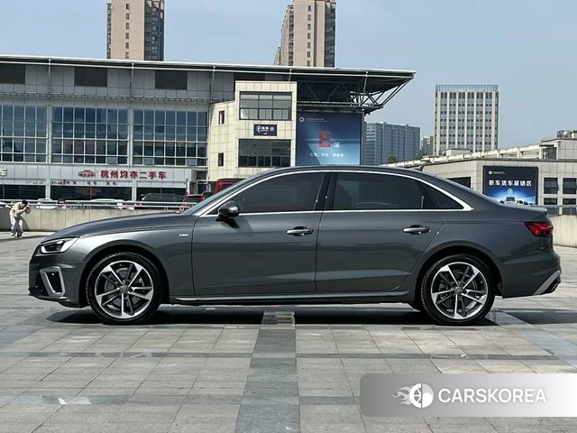 Audi A4L 2021 Темно-серый из Китая, фото 6