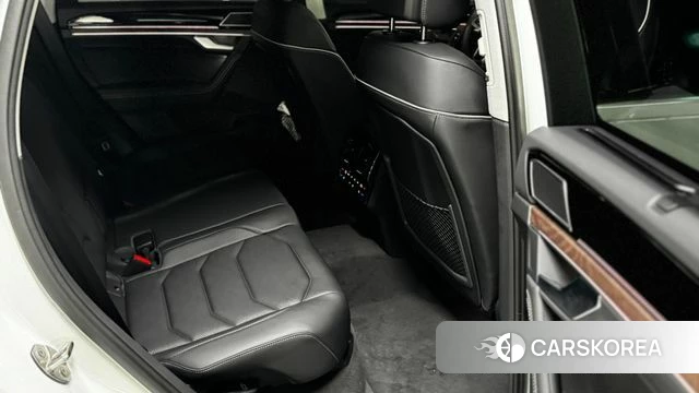 Volkswagen Touareg 3rd generation 2026 Белый из Кореи, фото 6