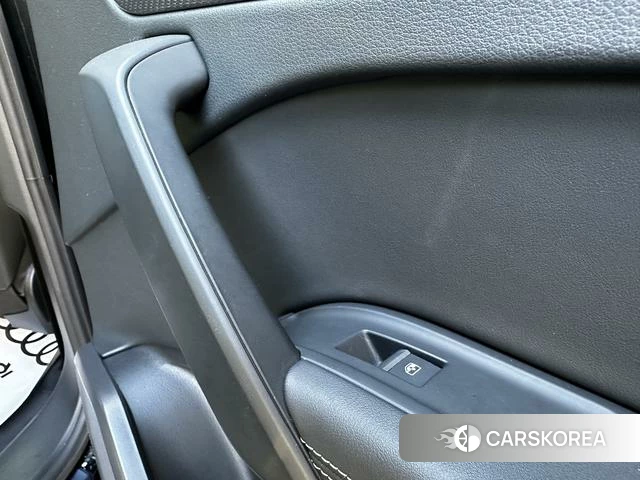 Audi Q5L 2021 Черный из Китая, фото 6