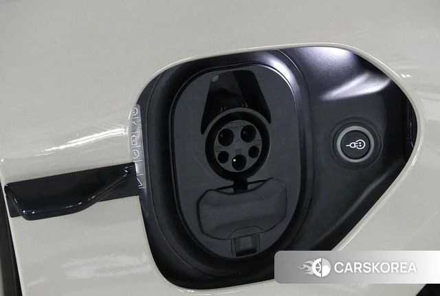 Porsche Taycan 2023 Жемчужный цвет из Кореи, фото 6