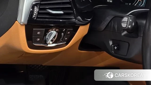 BMW 5 Series (G30) 2018 Белый из Кореи, фото 6