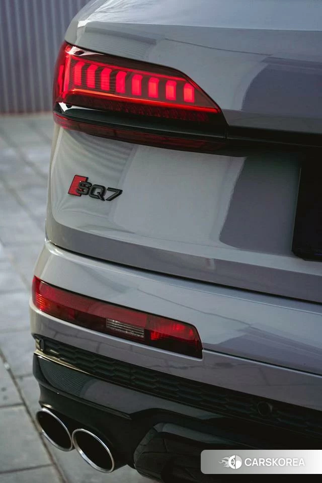 Audi SQ7 2024 Темно-серый из Китая, фото 6