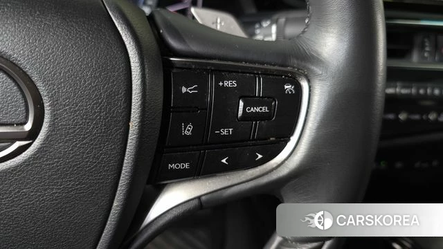 Lexus ES300h 7th generation 2023 Серебряный из Кореи, фото 6