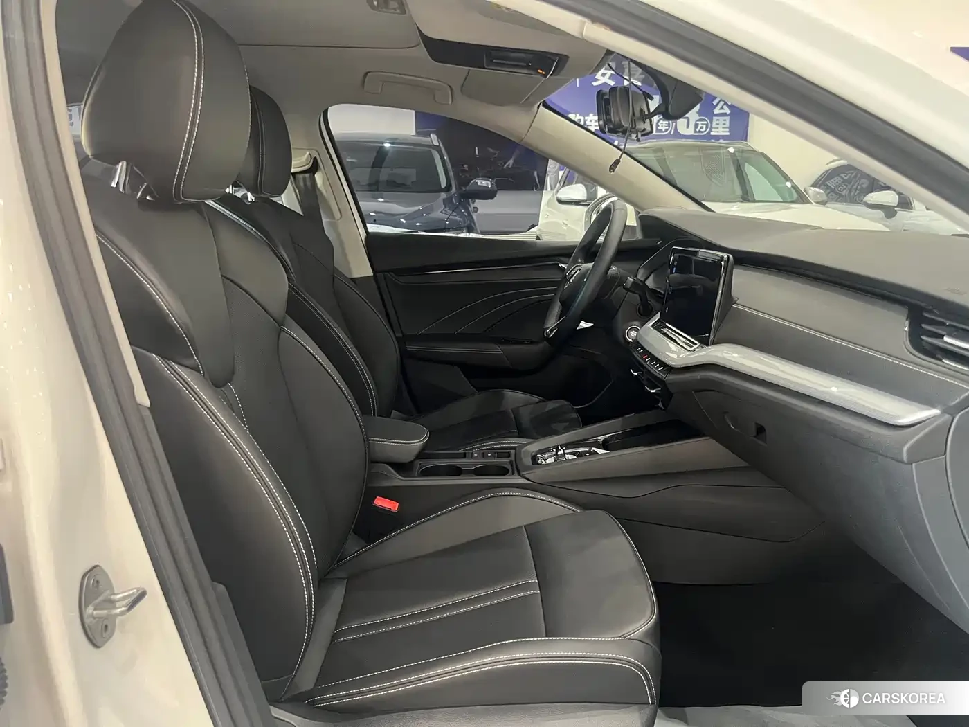 Skoda Octavia 2022 Белый из Китая, фото 6