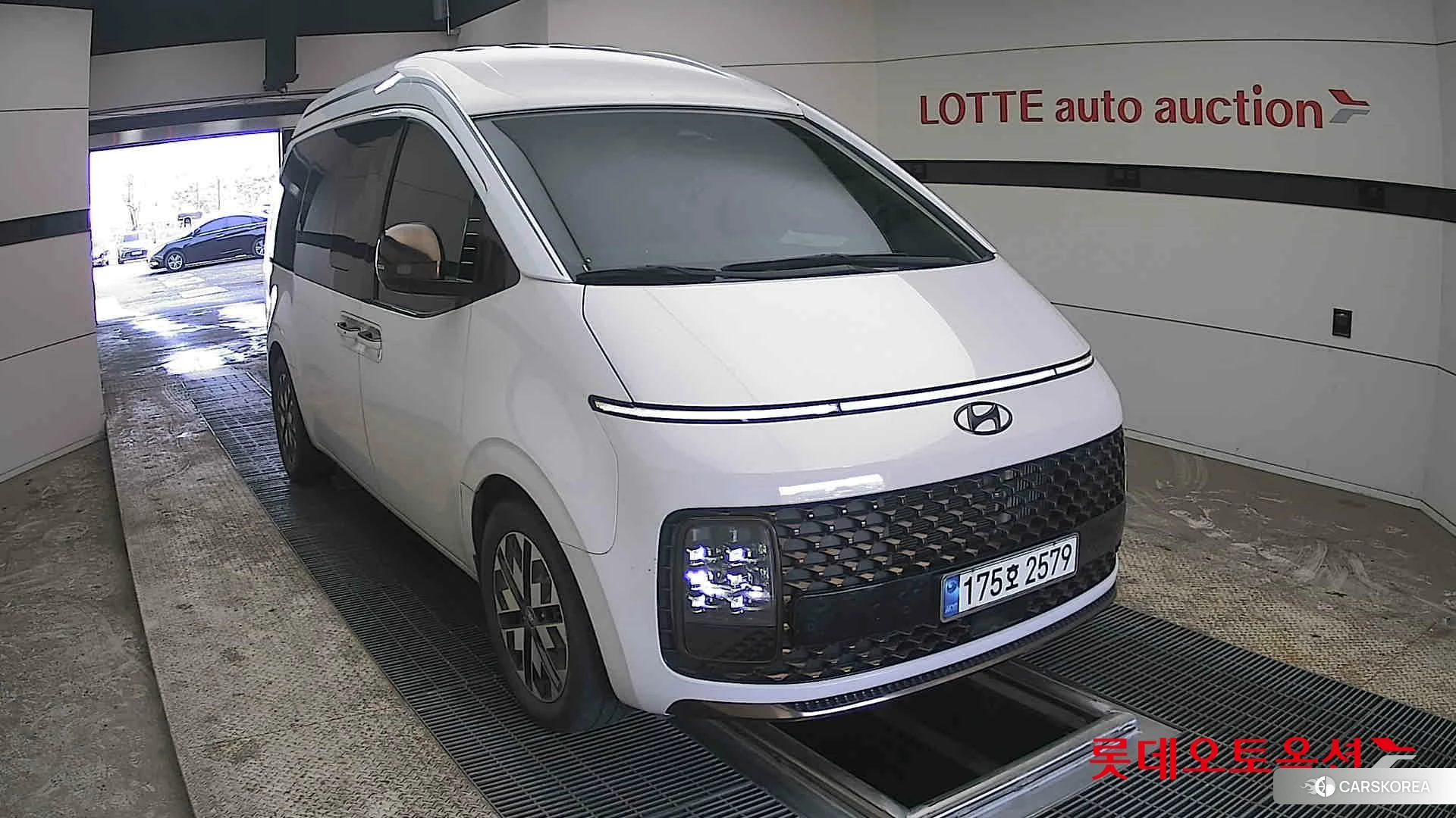 Hyundai STARIA LOUNGE Limousine 2023 Белый из Кореи, фото 6