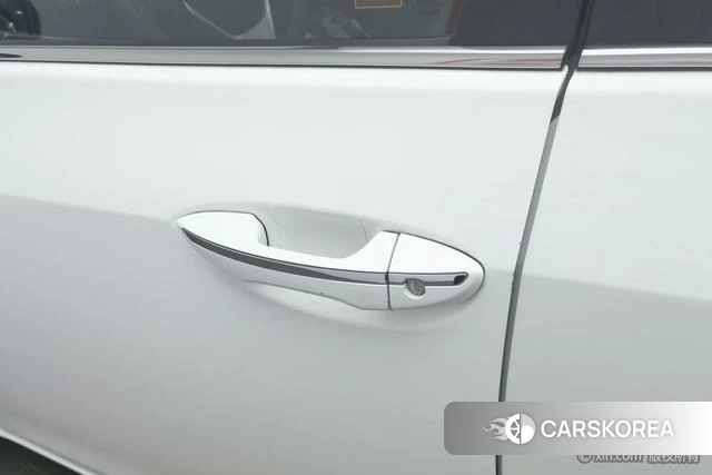 Toyota Corolla dual engine E+ 2019 Белый из Китая, фото 6