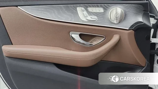 Mercedes-Benz E-Class W213 2023 Белый из Кореи, фото 6