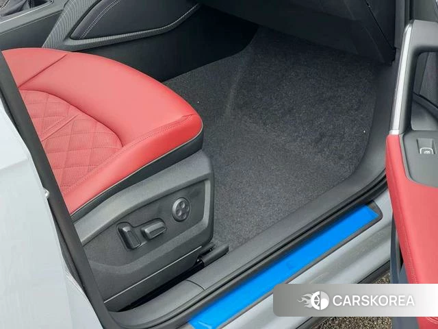 Audi Q2L 2025 Темно-серый из Китая, фото 6