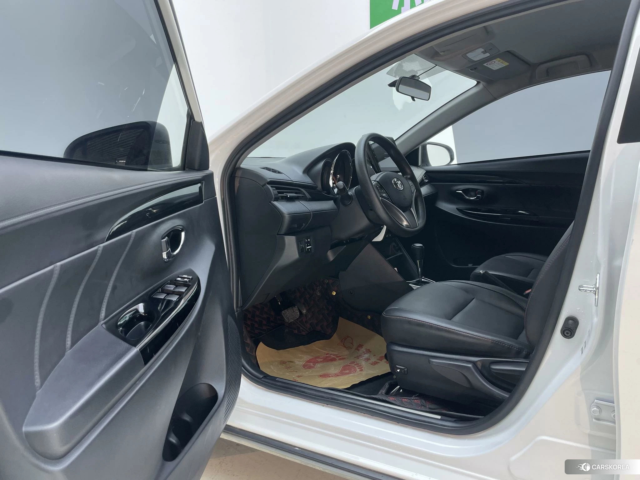 Toyota Yaris L 2021 Белый из Китая, фото 6
