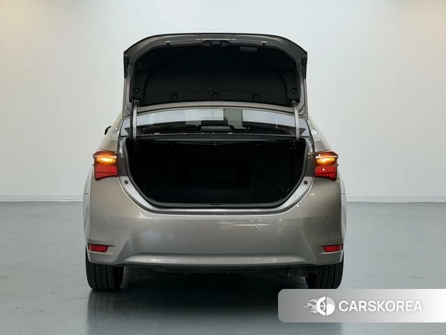 Toyota Corolla 2019 Серебристо-серый из Китая, фото 6
