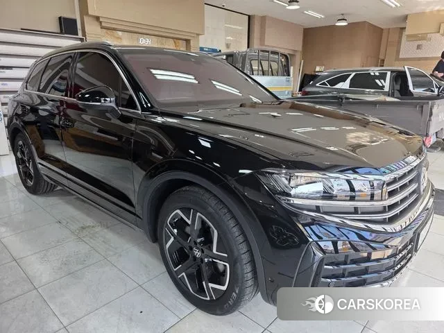 Volkswagen Touareg 3rd generation 2025 Черный из Кореи, фото 6