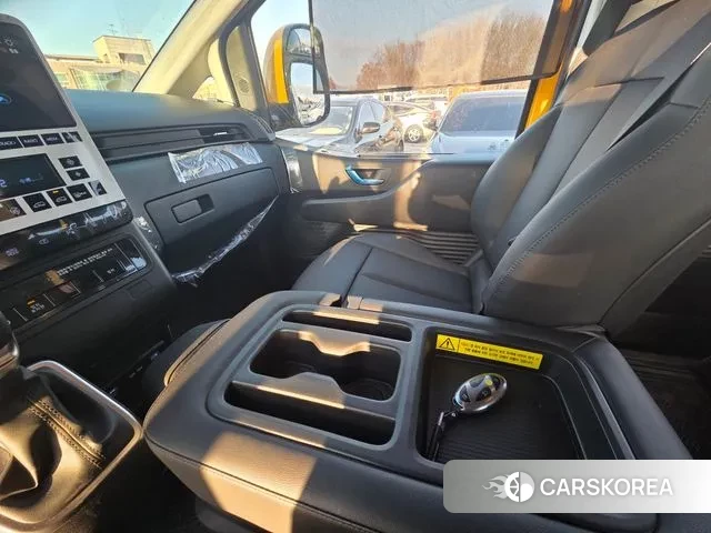 Hyundai Staria 2024 Желтый из Кореи, фото 6