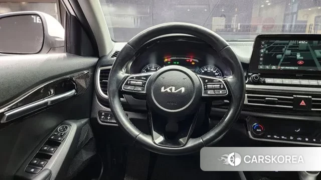 Kia Seltos 2022 Белый из Кореи, фото 6