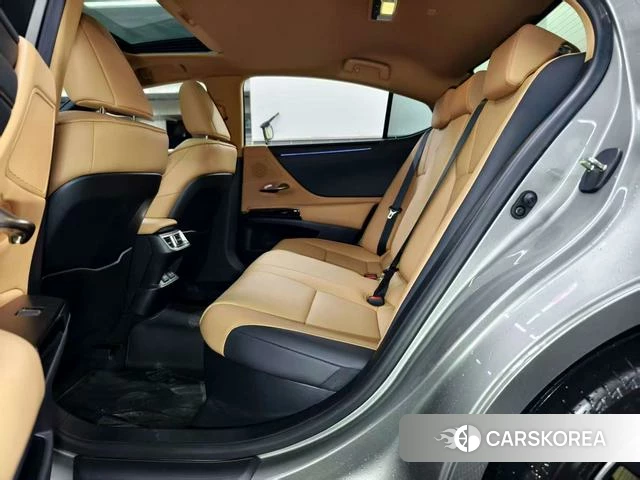 Lexus ES 2024 Серебристо-серый из Китая, фото 6