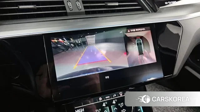 Audi e-Tron 2021 Синий из Кореи, фото 6