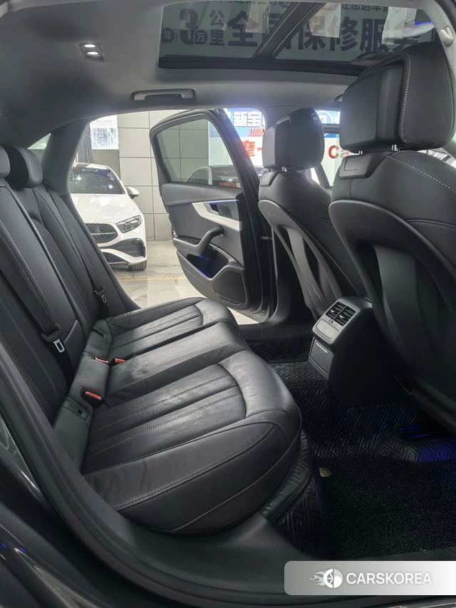 Audi A4L 2022 Серебристо-серый из Китая, фото 6